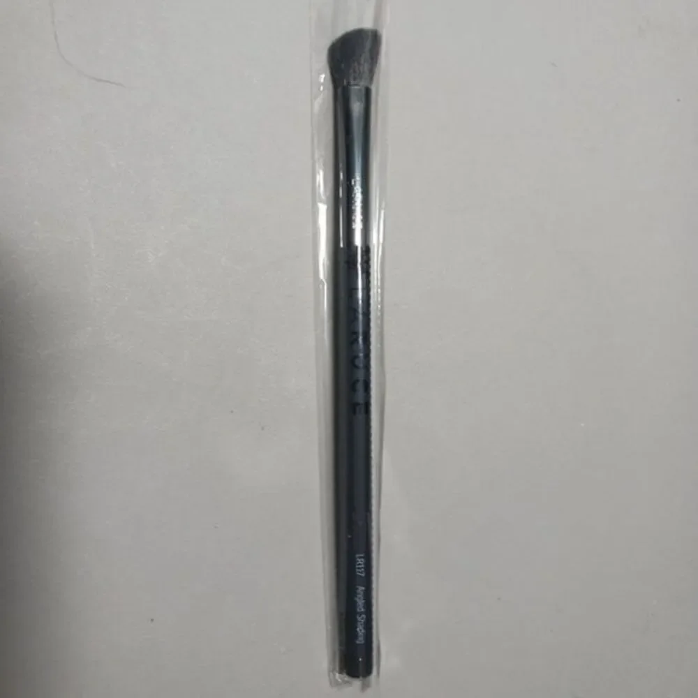 LARUCE BEAUTY LR117 Angled Shading Full Size Makeup Brush